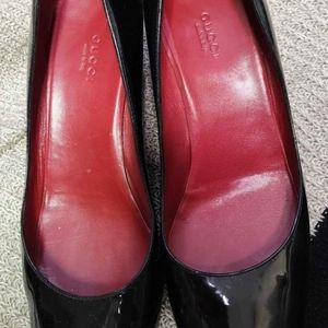 💛 Gucci Black Pattenleather Wedges💛